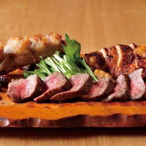 肉厚シュラスコ！旨み溢れる塊肉を豪快にカット