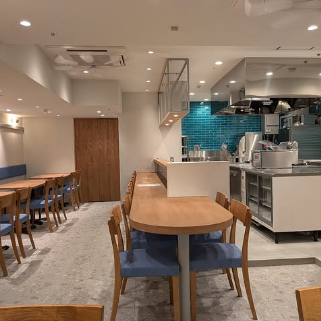 細部まで内装こだわった店内でゆったりお食事を♪