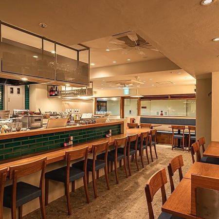 カウンターのお席をご用意しております。