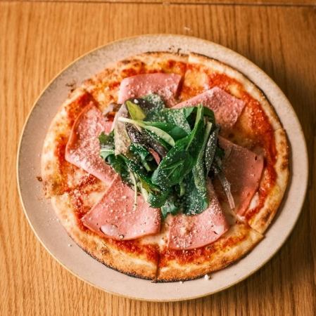 ロースハムとサラダのピッツァ　Sサイズ（2名様向け）