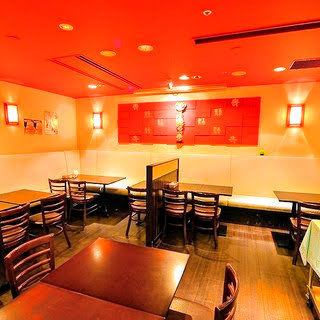 [Small group use!] It can be changed to 4 to 6 people ♪ If you connect a table, it can be added to the layout request.Please feel free to consult! (Shinjuku / South Exit / Yoyogi / Beer Garden / Chinese / All-you-can-drink / Private room)