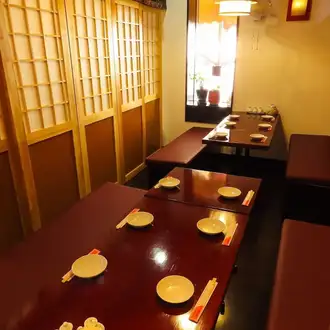 人数に合わせてレイアウトの変更も可能♪お気軽に御相談下さい!!新宿南口からも5分・代々木駅からは2分程度の駅チカ☆(新宿/南口/代々木/中華/飲み放題/食べ放題/個室)