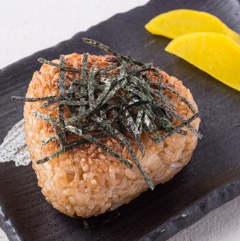 烤飯糰/飯糰（鮭魚，李子，海帶，明太子）