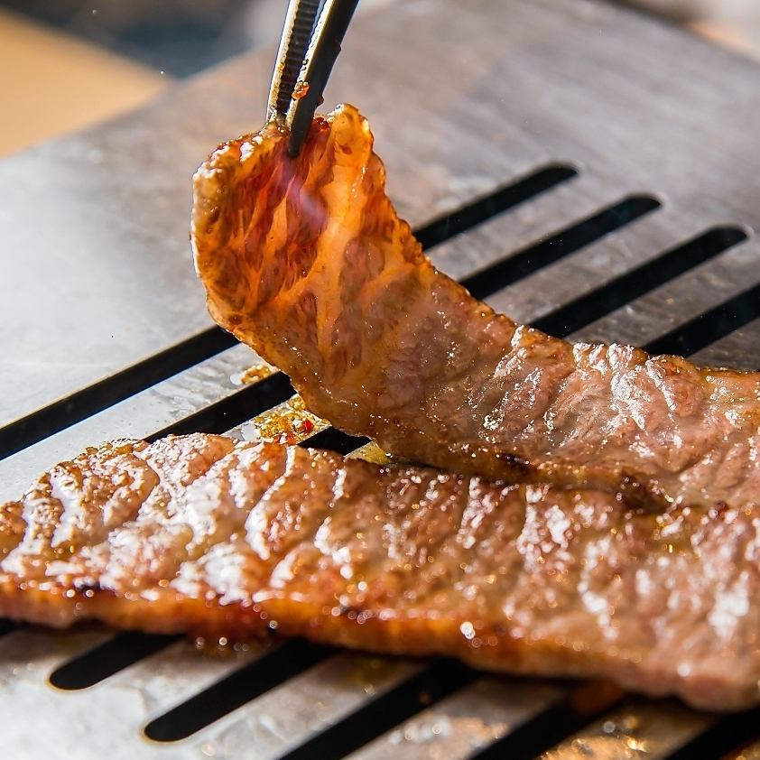 信頼できる業者の方からお肉を選定。鮮度を保ち手切りでご提供。