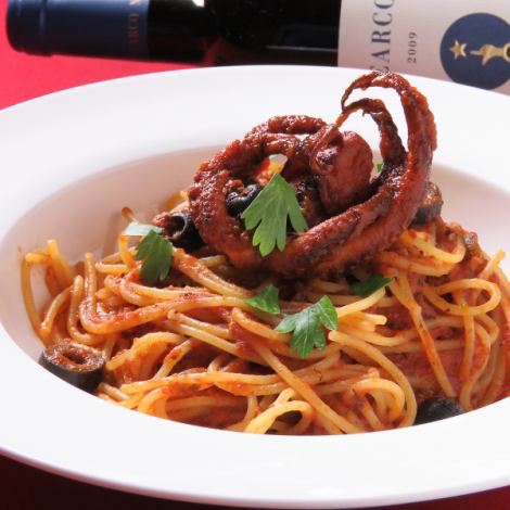Neapolitan-style spaghetti with octopus and tomato stew