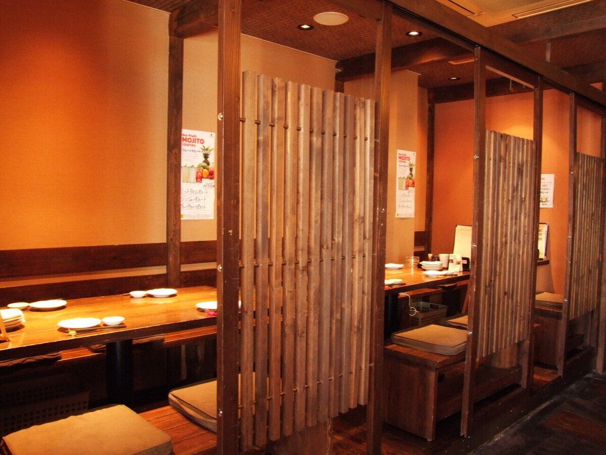 落ち着きある空間でゆったりと。120分飲み放題付きコース各種◎