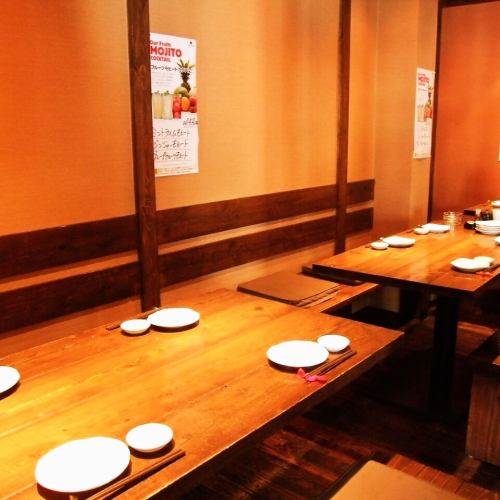 ゆったり広く使って頂けます。つなげれば最大12名様まで座れます。