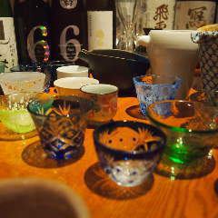 We have a wide selection of sake that goes well with meals, from cold sake to hot sake.