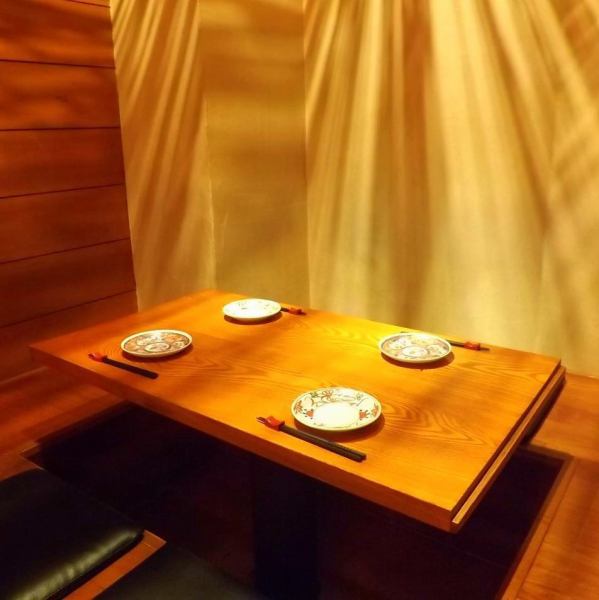 A semi-private room that can be separated by a blind.It is a Showa retro space where you can relax.There is also a sunken kotatsu seat in the back of the shop that can accommodate up to 15 people.