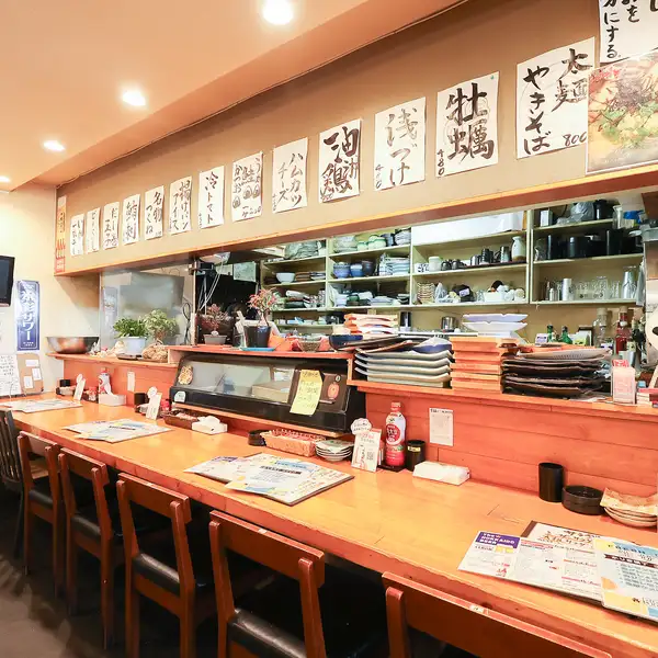 お一人様でのサク飲みやデート、大切なご友人やご家族との食事まで幅広く大活躍!肩ひじ張らずに過ごせる心地よい空気が広がり、気軽に立ち寄れる大衆居酒屋の魅力が詰まっています。どんな集まりでも居心地よく過ごせるのが嬉しいポイント。シーンに合わせて様々な用途でご利用いただけます。