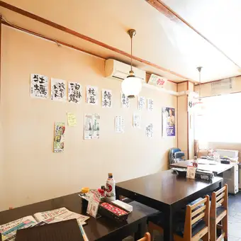 テーブル席が4名様×3卓あります。