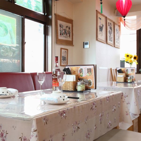 [Feel free to have lunch or a regular meal] Easy to get together in a 2-minute walk from the station.During dinner, you can spend a relaxing time surrounded by comfortable lighting.While enjoying Vietnamese food and drinks, enjoy the gorgeous interior decoration inspired by Vietnamese celebrations.