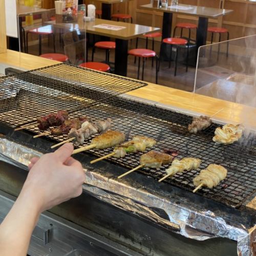 We are proud of the skewers that are carefully baked one by one !!