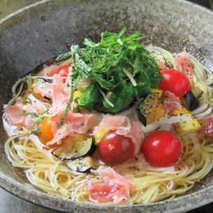 토마토와 생 햄의 차가운 파스타