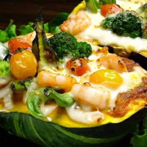 菜縁高知店です！

今年も残りわずかです！
寒い日が続いていますが、野菜をしっかり食べて寒さに負けない体を作りましょう！

写真は当店名物「かぼちゃグラタン」
クリスマスパーティーにも最適です！24日、25日お席空きございますので、是非🤲

忘年会、新年会のご予約、問い合わせ既にいただいておりますのでお早めにご予約ください☝️
平日はまだまだお席に空きございますので、お気軽にお越しください！

週末はお時間次第ですが、ご案内できる日にちあります！お問い合わせお待ちしてます！

『ホットペッパー』からの予約でポイント還元もございますので、ご確認ください！

https://www.hotpepper.jp/strJ003829723/

高知市追手筋一丁目6-23中山ビル2階
☎️0888558835
高知県内産の野菜を中心にした居酒屋です
個室有り！お野菜、お肉も魚も有ります🐟🍖
#高知市 #高知グルメ #高知居酒屋 #高知居酒屋グルメ #高知個室居酒屋 #居酒屋グルメ #個室 #個室居酒屋 #飲み放題 #野菜 #菜縁 #忘年会 #女子会 #忘年会ご予約受付中 #高知忘年会 #ホットペッパー #hotpepperグルメ #お子様連れ大歓迎 #クリスマスマーケット #クリスマスパーティー