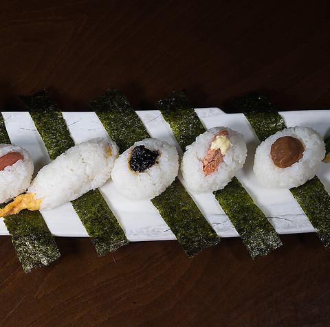 土佐の美味いもんを集めた隠れ家風個室居酒屋♪握りたてのおむすびをご提供します！