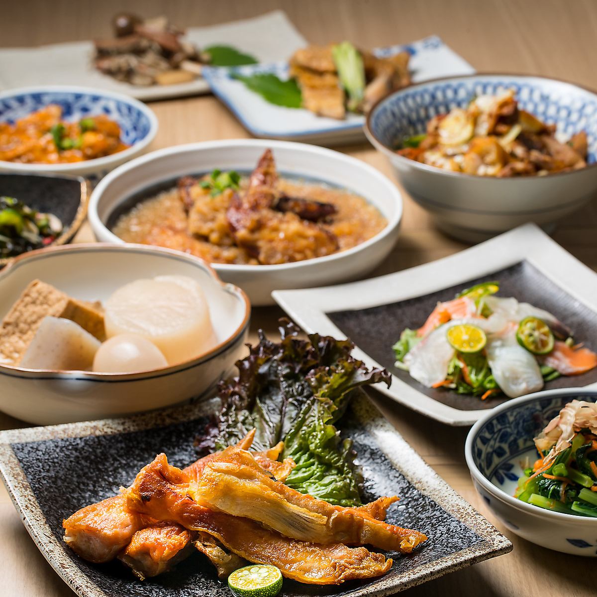 土佐の美味いもんを集めた隠れ家風個室居酒屋♪握りたてのおむすびをご提供します!