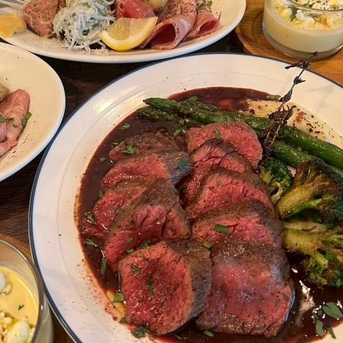 Dinner time is the "Bucchi Belly-Filling Bistro Course"