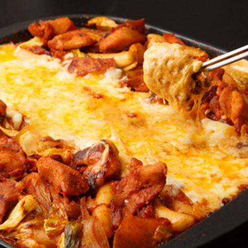 Cheese dakgalbi made with rich cheese looks great on social media