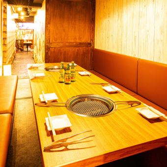 We are open for lunch from 11:00 every day.We have many table seats that can be used casually by one person, so please use them for Shinjuku lunch.We offer set meals for lunch only.