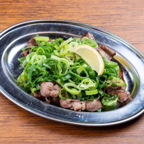 Beef tongue covered in green onions