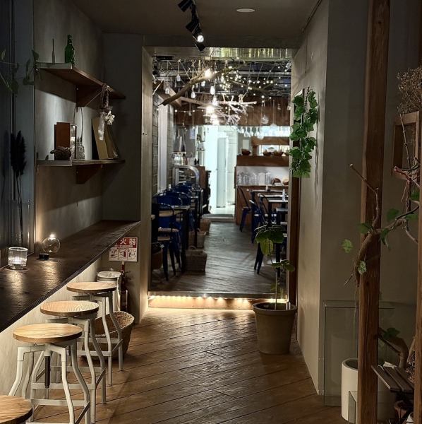 カウンター席もあるのでお一人様からでも人目を気にせずお食事をお愉しみ頂けます♪