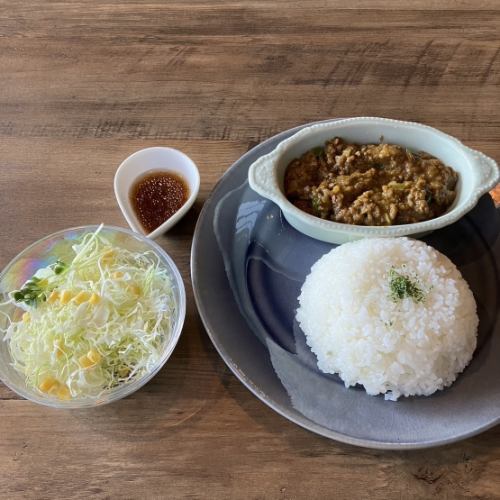 こだわりのパスタやカレーもぜひどうぞ♪