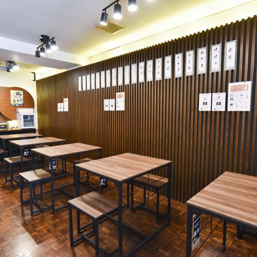 The interior is cozy and relaxed with a sense of openness. Recommended for both small and large groups!