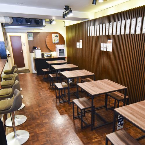 <침착한 분위기> 1층
