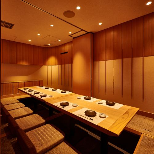 エリア最大規模の大宴会場を完備！皆様お顔を見渡すことができ一体感のあるご宴会が可能！広々とした造りとなっておりますので宴会途中のご移動もスムーズ！まさに幹事様理想の空間です。