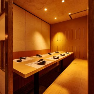 新型コロナ対策。当店は考えうる最大限の対策を実施しております。アルコール消毒箇所（営業時間の1時間ごと）→トイレ、出入り口、カウンター、椅子、テーブル、メニュー帳はお客様が入れ替わる毎にアルコール消毒をしております。