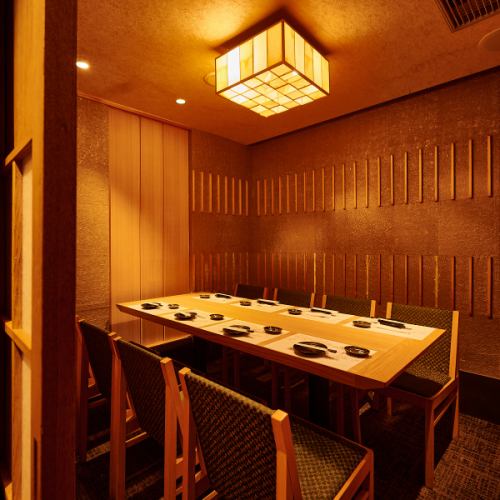 中規模の宴会にも対応可能な個室を用意しております◎扉付き個室になりますので、女子会・合コンでの宴会にもピッタリの空間に早変わりします。各種クーポンでお得に♪飲み放題付きコースはコスパ◎