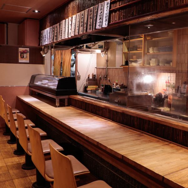 【お一人様大歓迎】目の前で豪快に調理！ライブ感のあるカウンター席は大人気！お一人様でのご利用にもおすすめです◎