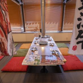 ゆったりと寛げるお座敷は、小さなお子様連れのファミリーや女子会などのお集まりにぴったり。明るく開放的な雰囲気の中、ごゆっくりとお食事をどうぞ。種類豊富なドリンクと共に、近江牛の希少部位を心ゆくまでご堪能いただけます。