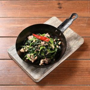 奶油炒香腸和菠菜