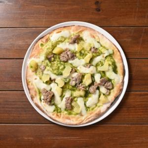 サルシッチャとポテトのジェノバ風ピッツァ