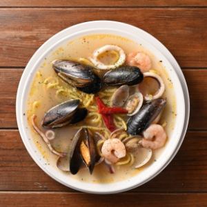 シーフードペペロンチーノ