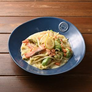 三文鱼菠菜奶油意面