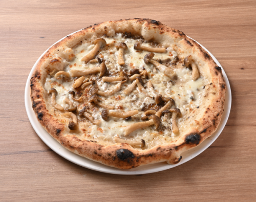Truffle-flavored mushroom pizza