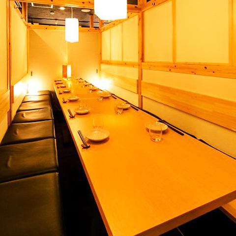 Our shop, which is a 1-minute walk from the east exit of JR Shinjuku Station, can guide from 2 people! The banquet hall can accommodate up to 80 people and can accommodate large-scale banquets ◎ We also accept reservations for private banquets at the company! Please feel free to contact us for previews!