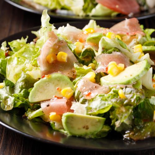 Avocado and raw ham salad