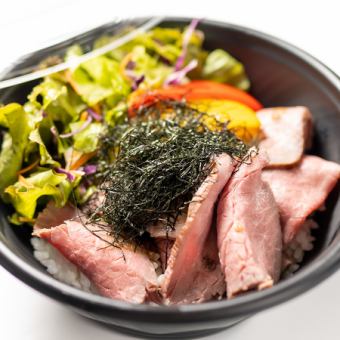 Roast beef bowl 864 yen (tax included)