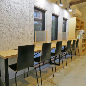 カウンター6席ご用意しております。