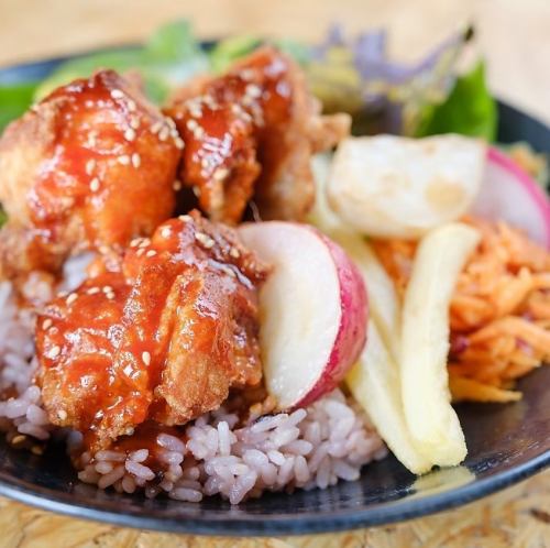 ピリ辛が癖になる！野菜たっぷり≪甘辛ヤンニョムチキン≫ランチセットドリンク付き