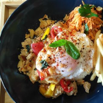 加泡飯,配上大量凍乾豆腐和蔬菜