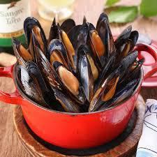 Steamed mussels in white wine