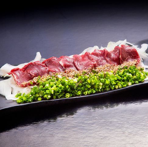 馬刺し葱まみれ