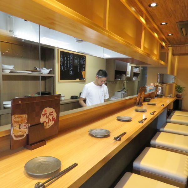 ★ Counter seats for even one person ★ Counter seats immediately at the entrance.Attractive to eat delicious dishes with ease! Distance to the shopkeeper is nearby at home ♪