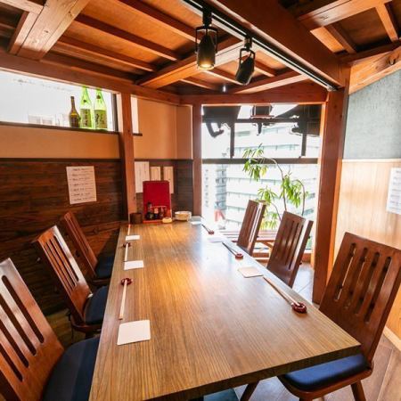 해방감이있는 테이블 좌석도 있습니다.천연 나무를 사용하는 집념의 일본식 공간에서 식사를 즐길 수 있습니다!