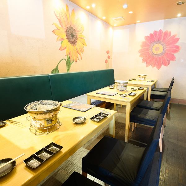 【家族や友人と楽しむ】ご家族での団らんや、友人との楽しい食事、さらにはご宴会など、さまざまなシーンでご利用いただけます。七輪を囲んで、心地よい空間でゆったりとしたひとときをお過ごしください。お食事を楽しみながら、特別な時間を共有できる場所として、ぜひご活用ください。お待ちしております！